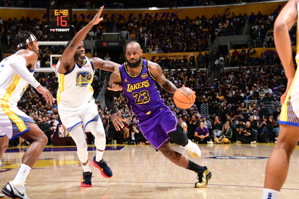 何在罚球低 何在罚球低